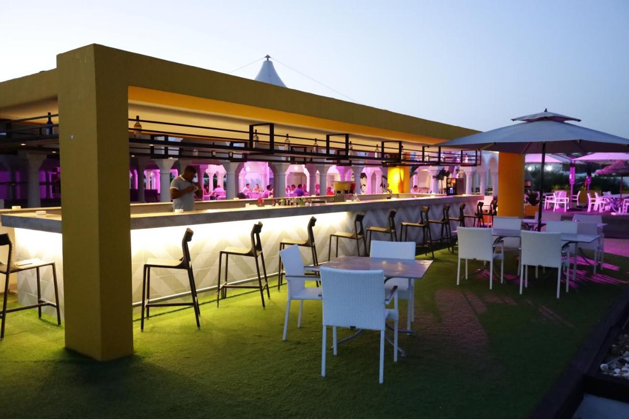 The Mirage Resort & Spa Hammamet Eksteriør billede The bar at the rooftop