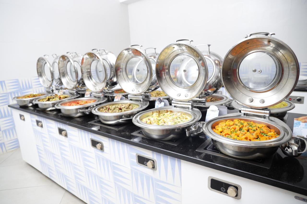 The Mirage Resort & Spa Hammamet Eksteriør billede A chafing dish buffet